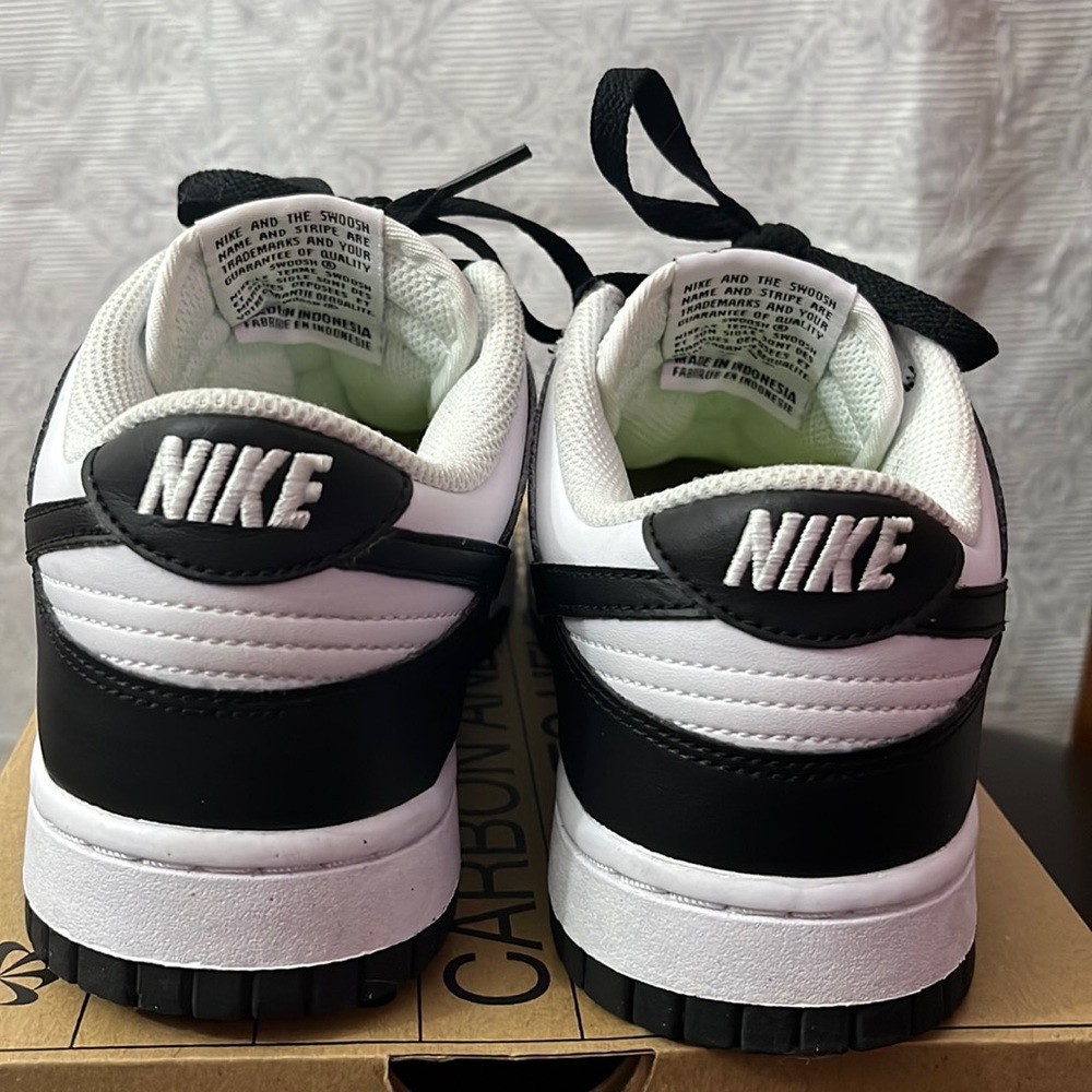 Nike Panda Dunks - Picture 5 of 8
